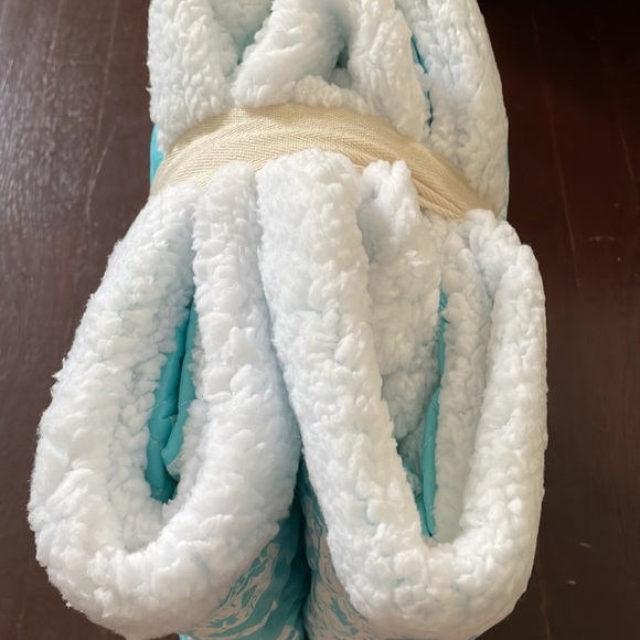 Lush Decor Elephant Sherpa Throw Blanket Home Decor 50" x 60" - Picture 8 of 14